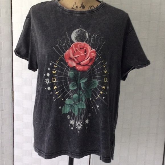 Woman’s Tee shirt by Rebelliows One size 1X color dark Gray,Red & green  #477 - Picture 1 of 6